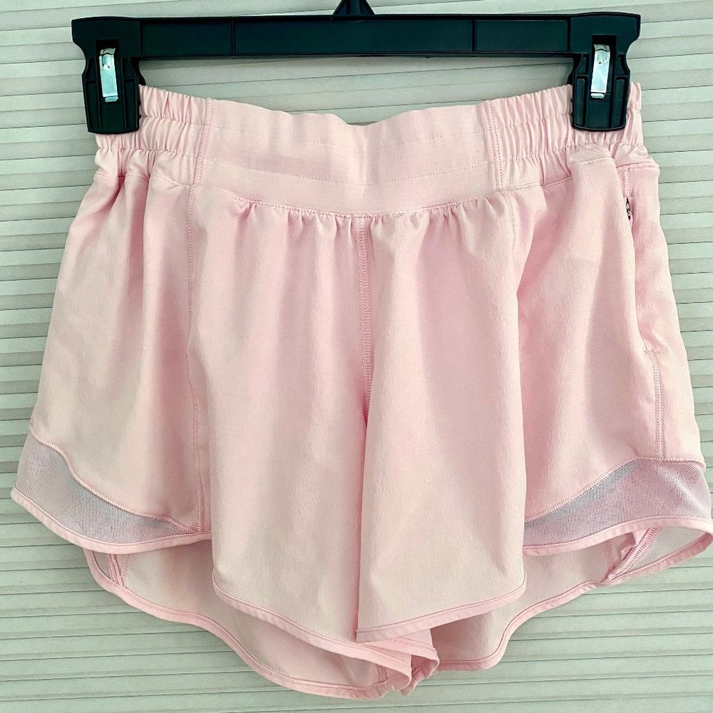 lululemon Hotty Hot Low-Rise Lined Short 4” Strawberry Milkshake Size 6